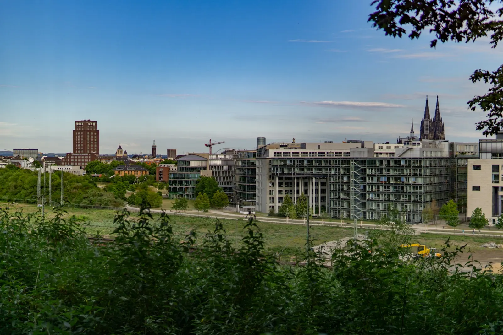 Neubau in begrünter Umgebung