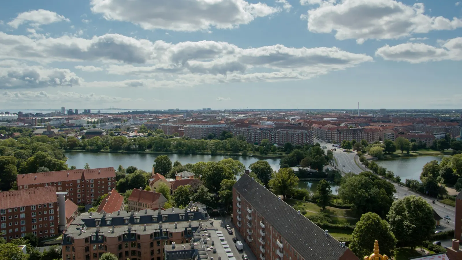 Stadtbild aus der Vogelperspektive im DACH-Raum